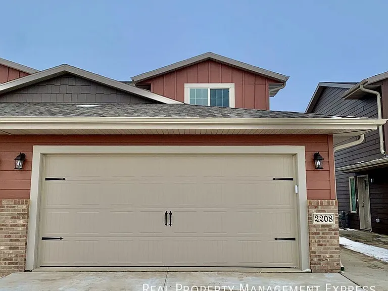 2208 S Ronsiek Ave — Photo 1