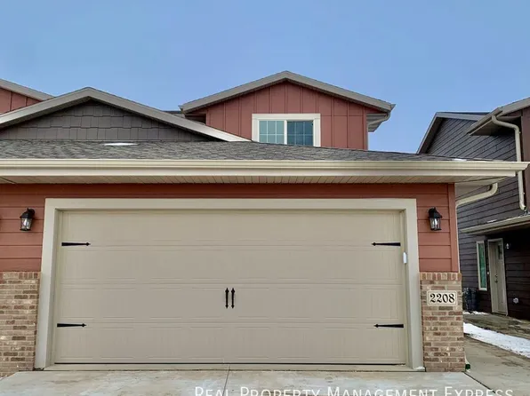 2208 S Ronsiek Ave, Sioux Falls, SD 57106