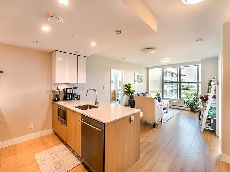 159 W 2nd Ave #701 — Photo 5