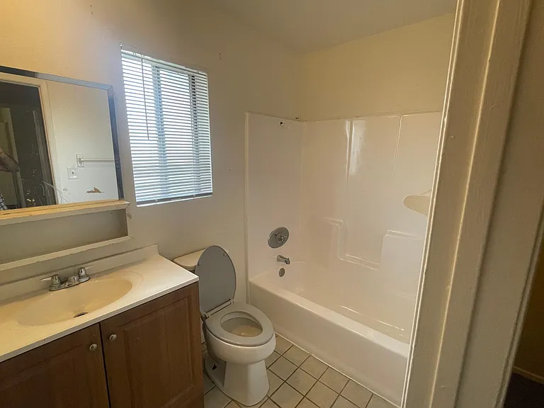 121 N Poplar Ave #C — Photo 9