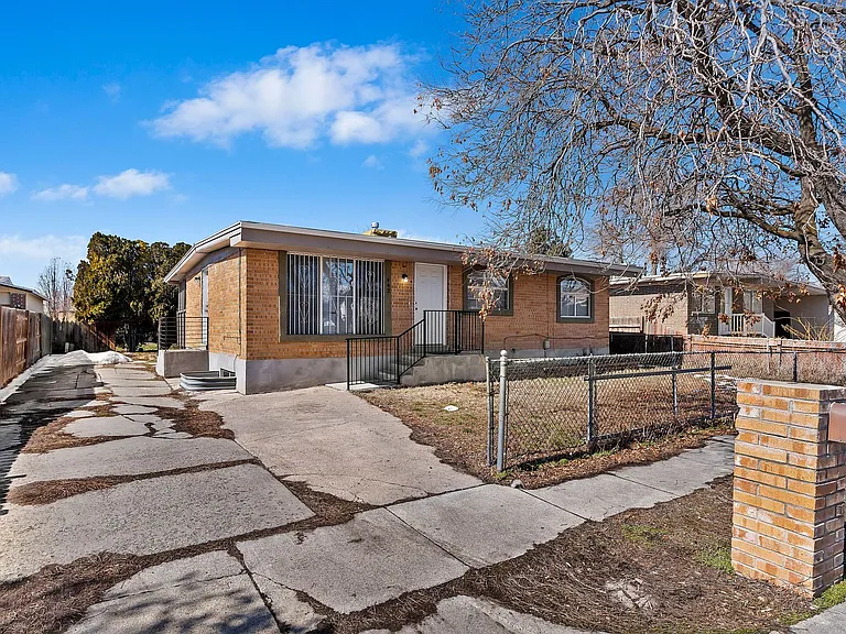 443 N Dorothea Way — Photo 3