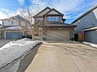 1477 Wates Link SW, Edmonton, AB T6W 0V1