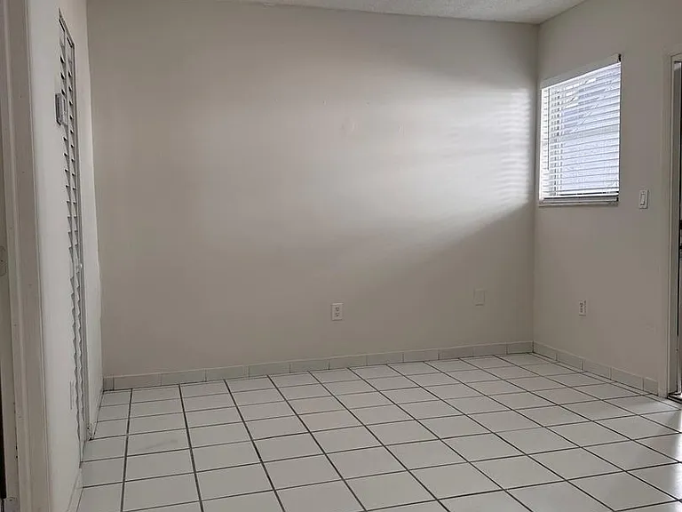 Kina Hialeah Apartments — Photo 26