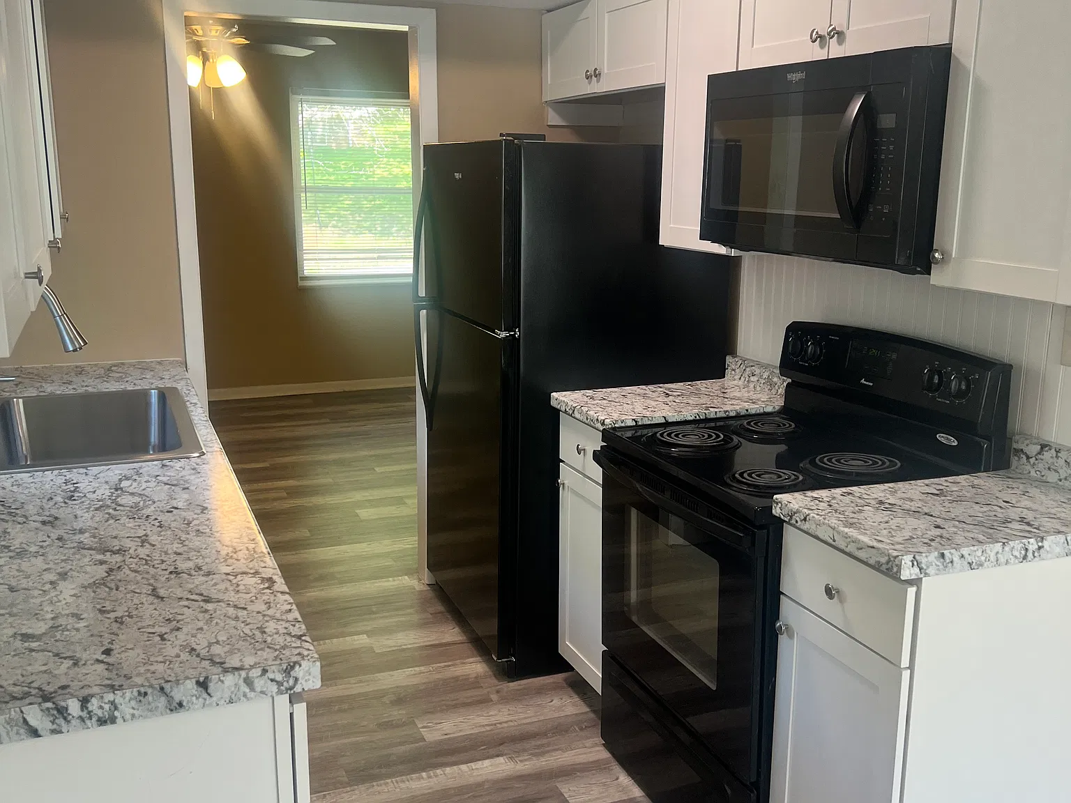 3 bed, 1.5 bath, 1468 sqft, $1,800 — Photo 3