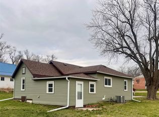 333 S 12th St, Chariton, IA 50049