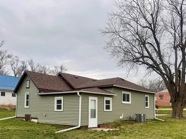 333 S 12th St, Chariton, IA 50049