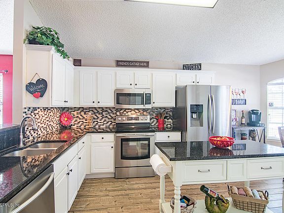 3rd image of 104 Southlake Dr