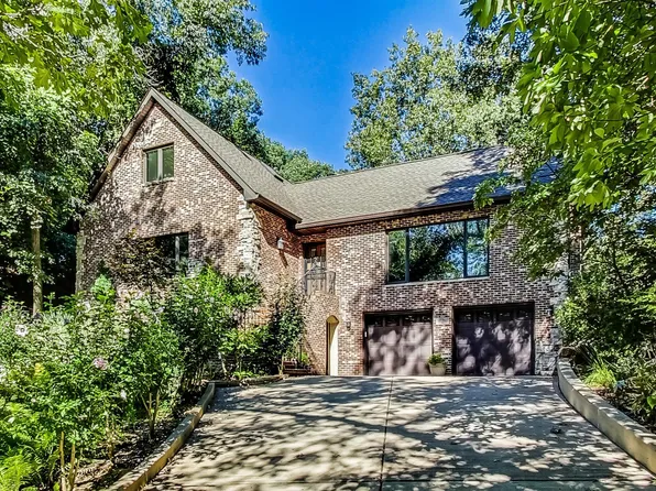 2 Cypress Ln, Dune Acres, IN 46304