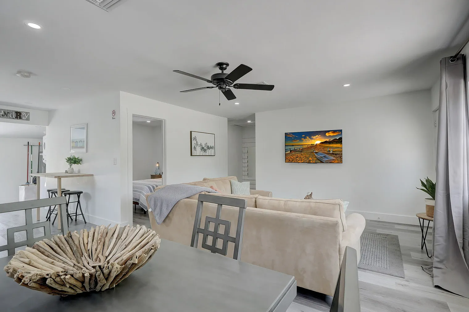 4 bed, 3.0 bath, 1033 sqft, $5,949 — Photo 1