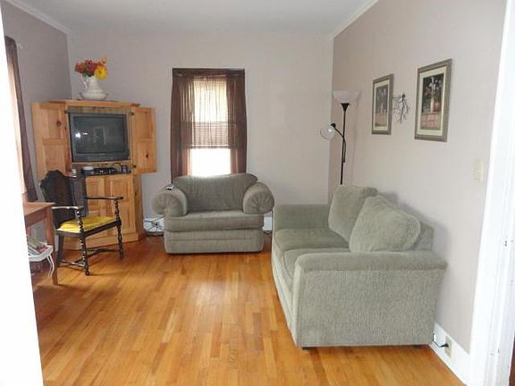 4th image of 223 Saginaw St