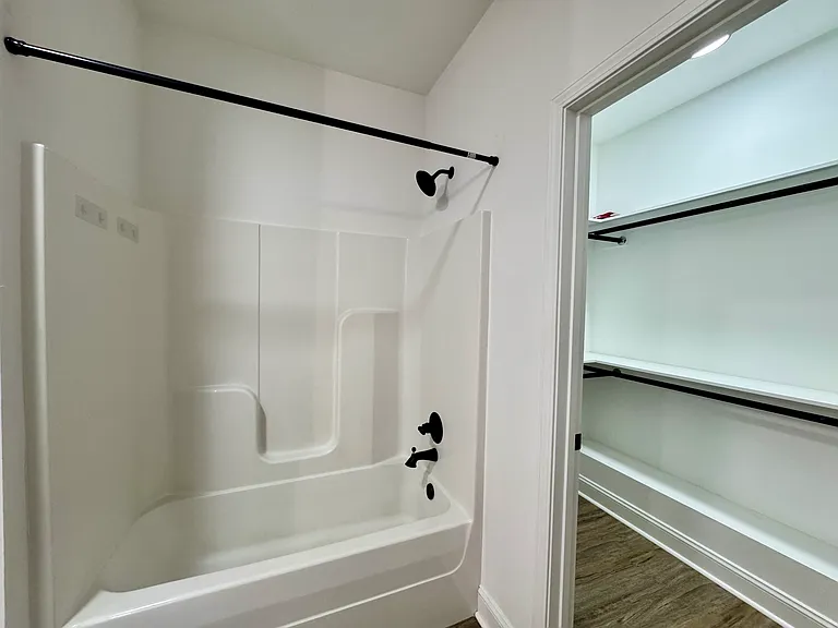 Main Bath Closet 2 - 6'6"x4'8"