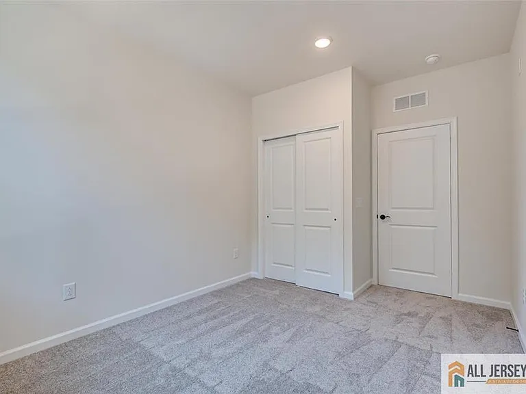 323 Sadie Cir — Photo 23