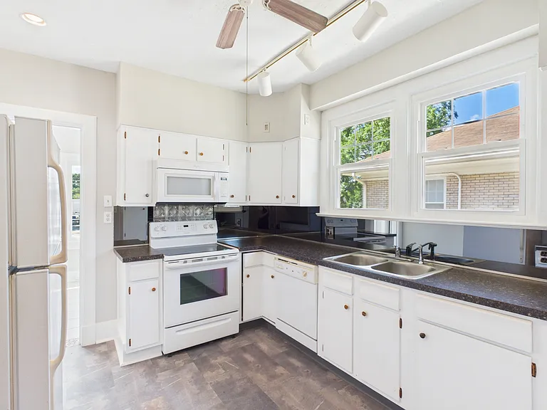 2044 Douglass Blvd #2 — Photo 18