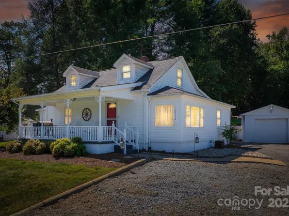 2330 Cedar Rock Cir, Lenoir, NC 28645