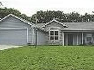 649 Delaware Dr, Ozawkie, KS 66070