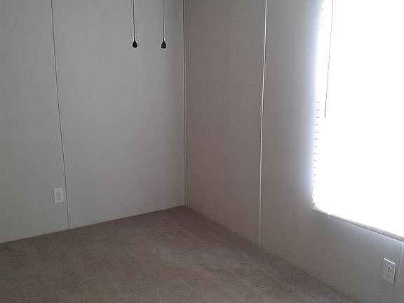 5th image of 2209 Twin Oaks Dr