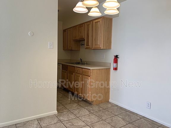 4th image of 1601 Pennsylvania St NE Unit Z2