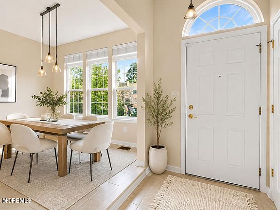 3rd image of 14 W Aspen Way
