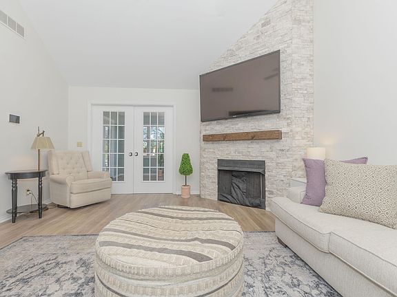3rd image of 2644 Waterstone Dr