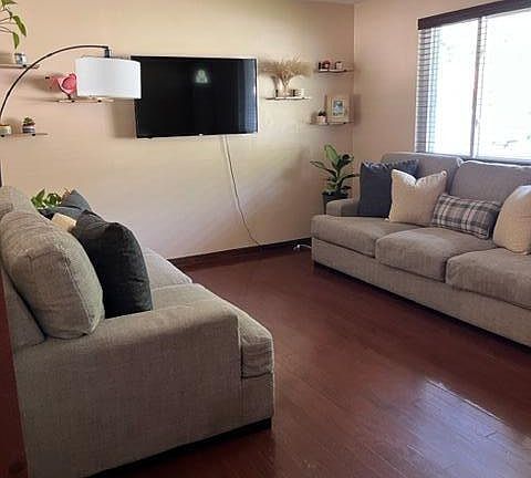 2nd image of 1316 Wright Cir