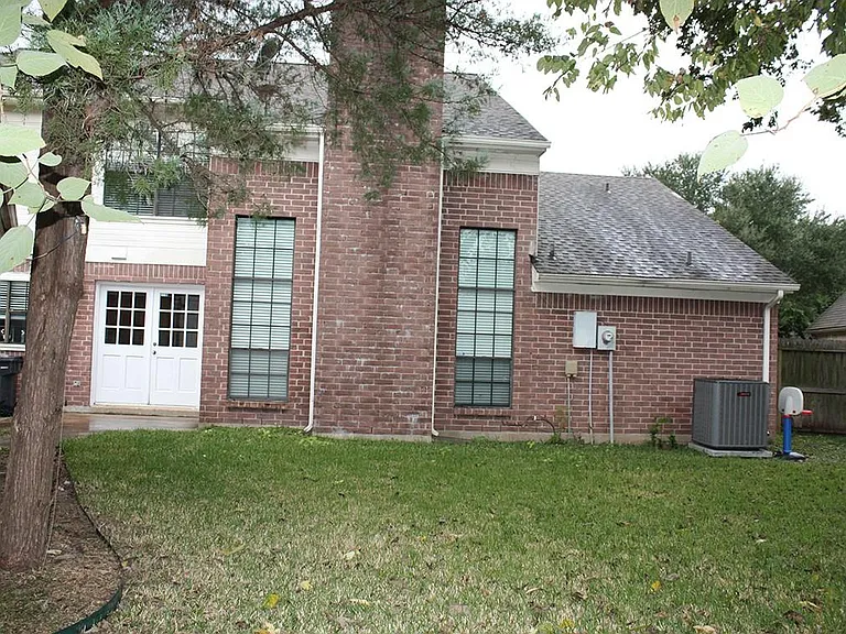 2319 Mill Creek Dr — Photo 3