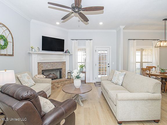 5th image of 518 Carrington Dr