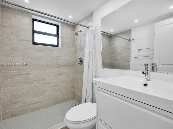 1530 SW 2nd St, Miami, FL 33135