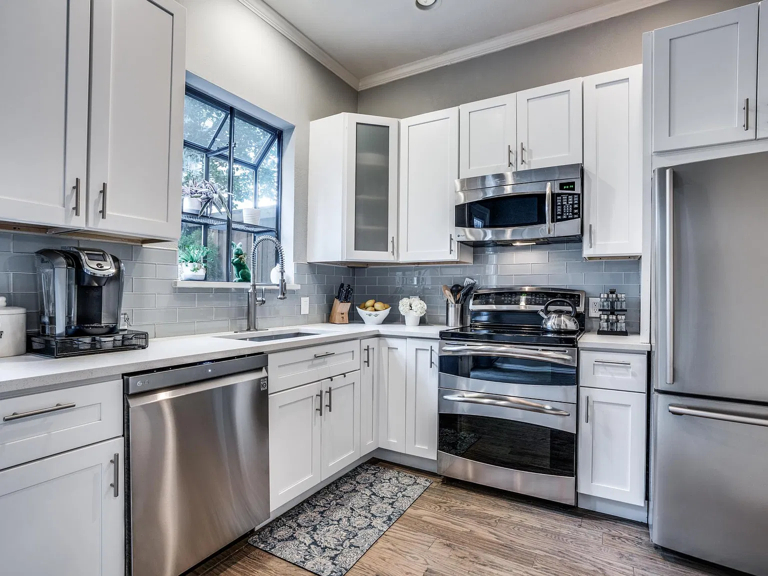 2 bed, 1.5 bath, 1080 sqft, $3,100 — Photo 3