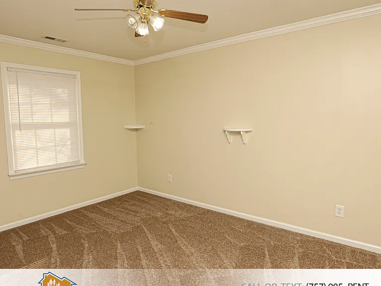 938 Churchill Ln — Photo 22