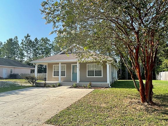 Florida Cottage Style house with Front Porch