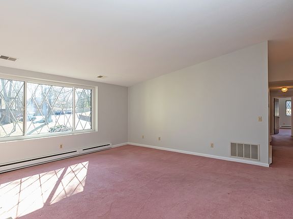 4th image of 5 Royal Lake Dr APT 7