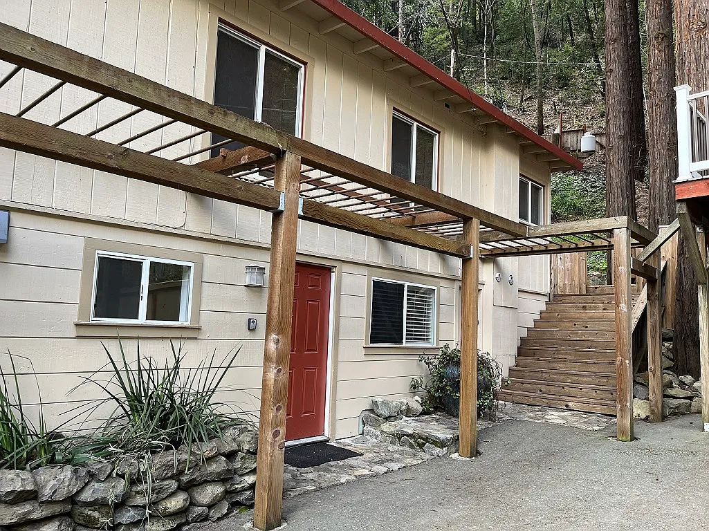 2 bed, 840 sqft, $2,200 — Photo 2