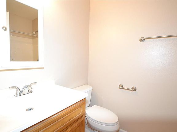 5th image of 4722-24 Shalimar Dr