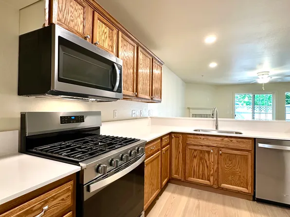 1980 NE Zachary Ct APT 3, Bend, OR 97701