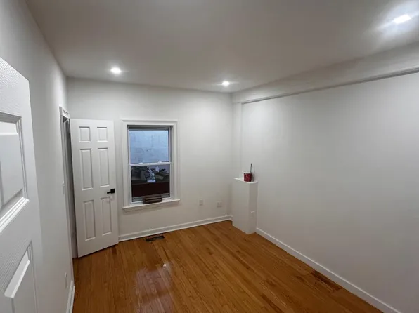 11 Moore Pl, Norwalk, CT 06855