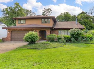 1000 Woodview Rd, Burr Ridge, IL 60527