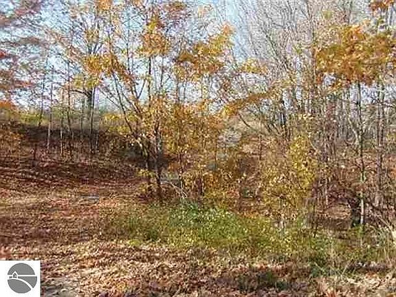 2nd image of 20 High Meadow Trl