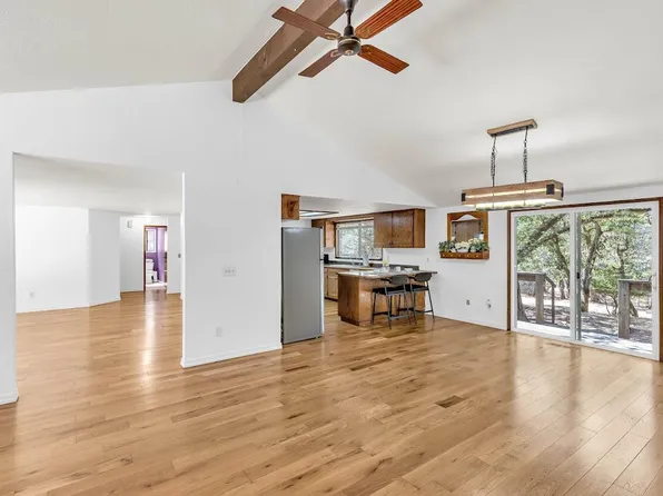 15 Twin Oaks Dr, Jacksonville, OR 97530