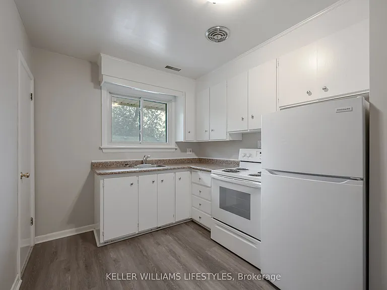 84 Wilson Ave #UPPER SE — Photo 5