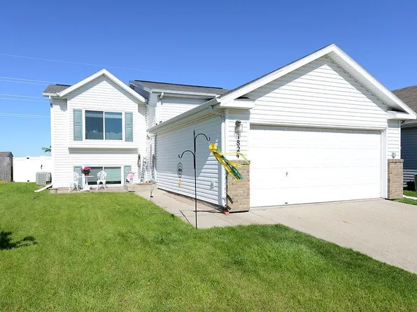 1824 Huntington Ct, West Fargo, ND 58078