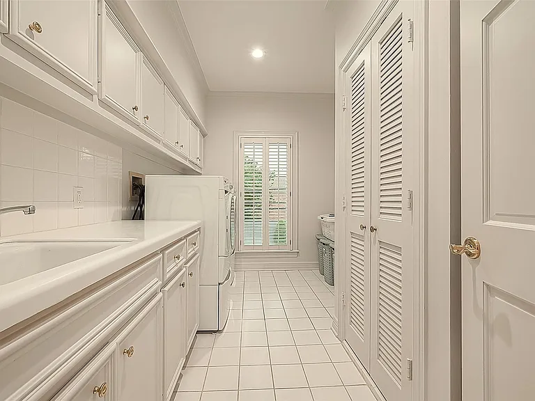 983 S Post Oak Ln — Photo 41