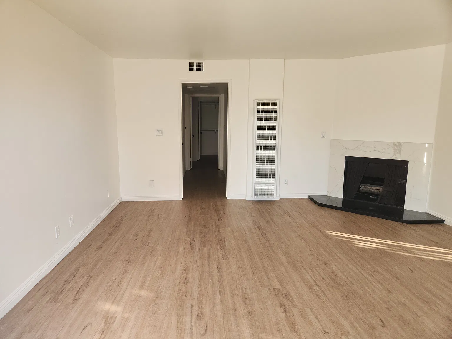 2 bed, 950 sqft, $2,950 — Photo 3