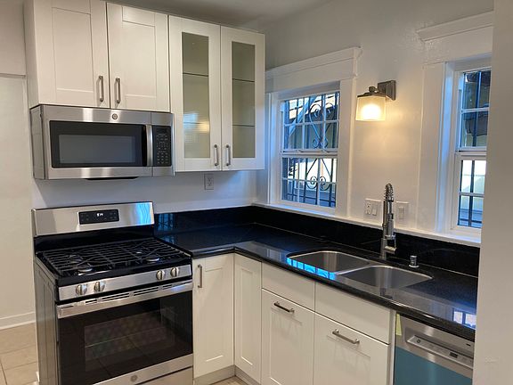 4th image of 300 N Wilton Pl #300