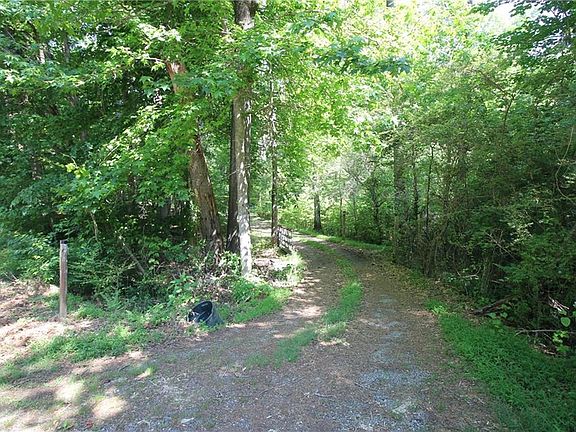 2nd image of 3055 Longstreet Rd #255