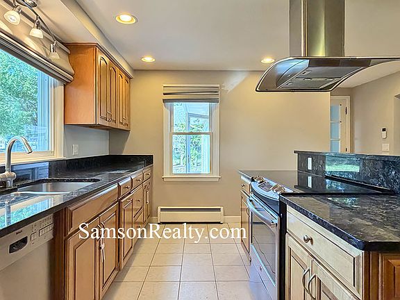 5th image of 33 Russell Ave