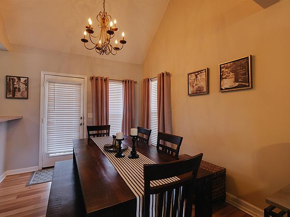 5th image of 825 Hammersmith Dr