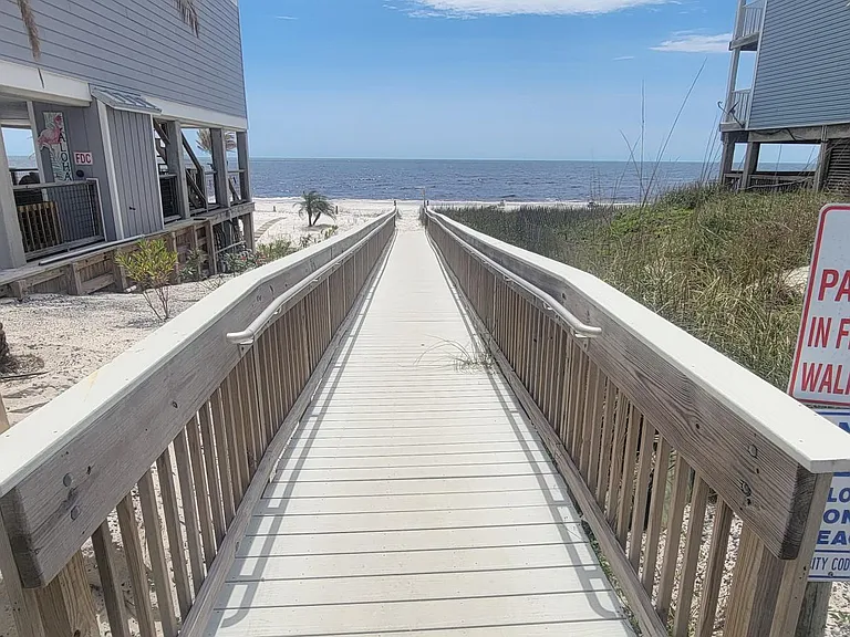822 Oleander Ave — Photo 10