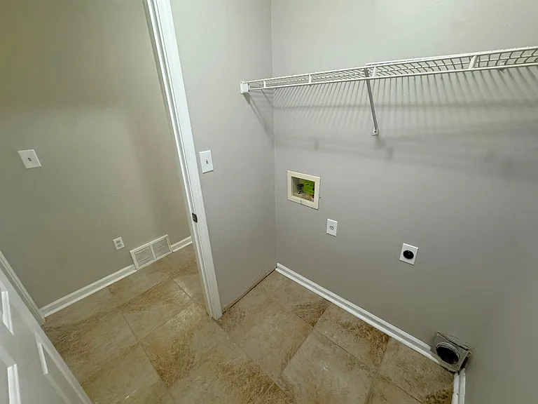 9040 Pepper Hollow Ct — Photo 16