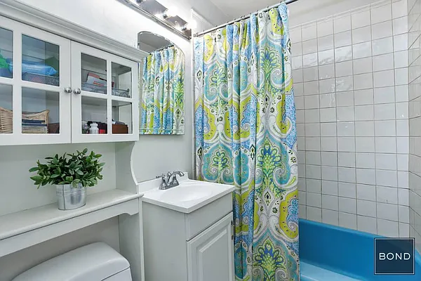 Sold by Bond New York | media 5