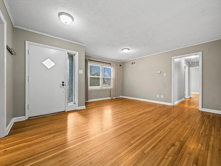 1073 Ivy Rd — Photo 15